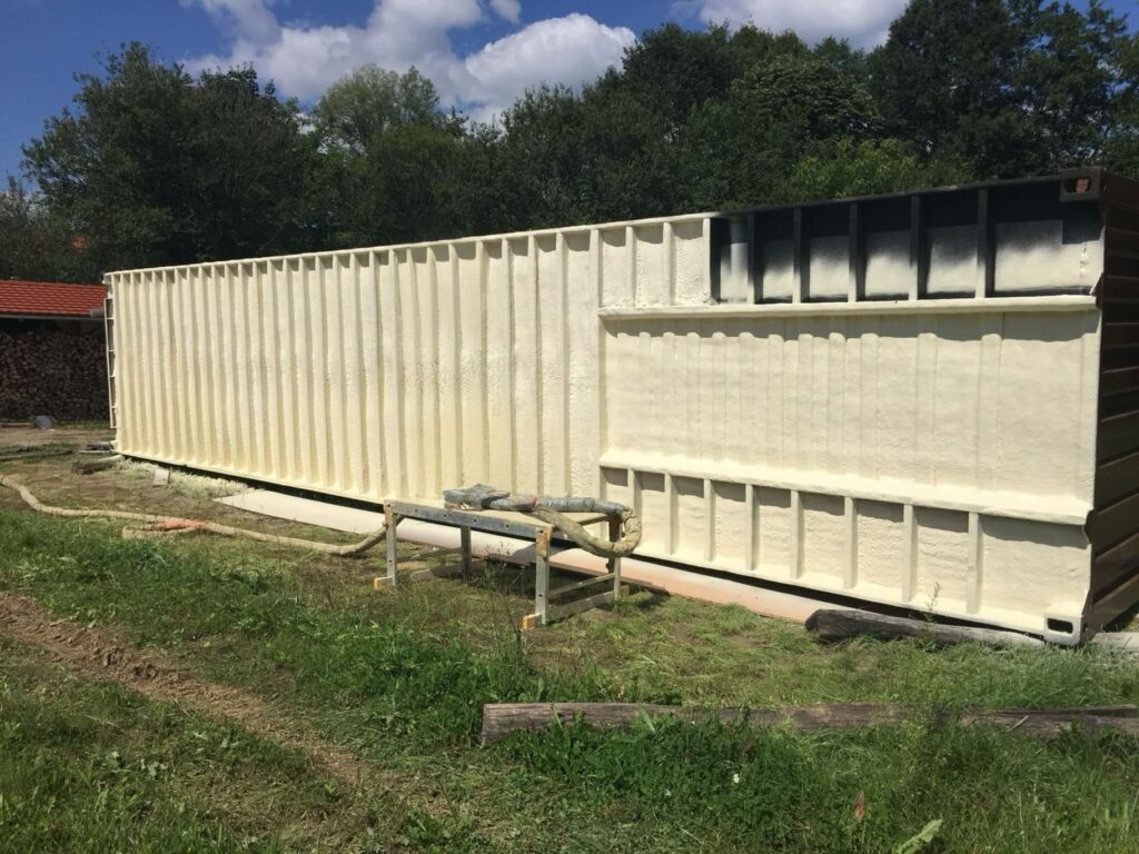 Zateplenie obvodových stien lodného kontajnera tvrdou penou v Prievidzi