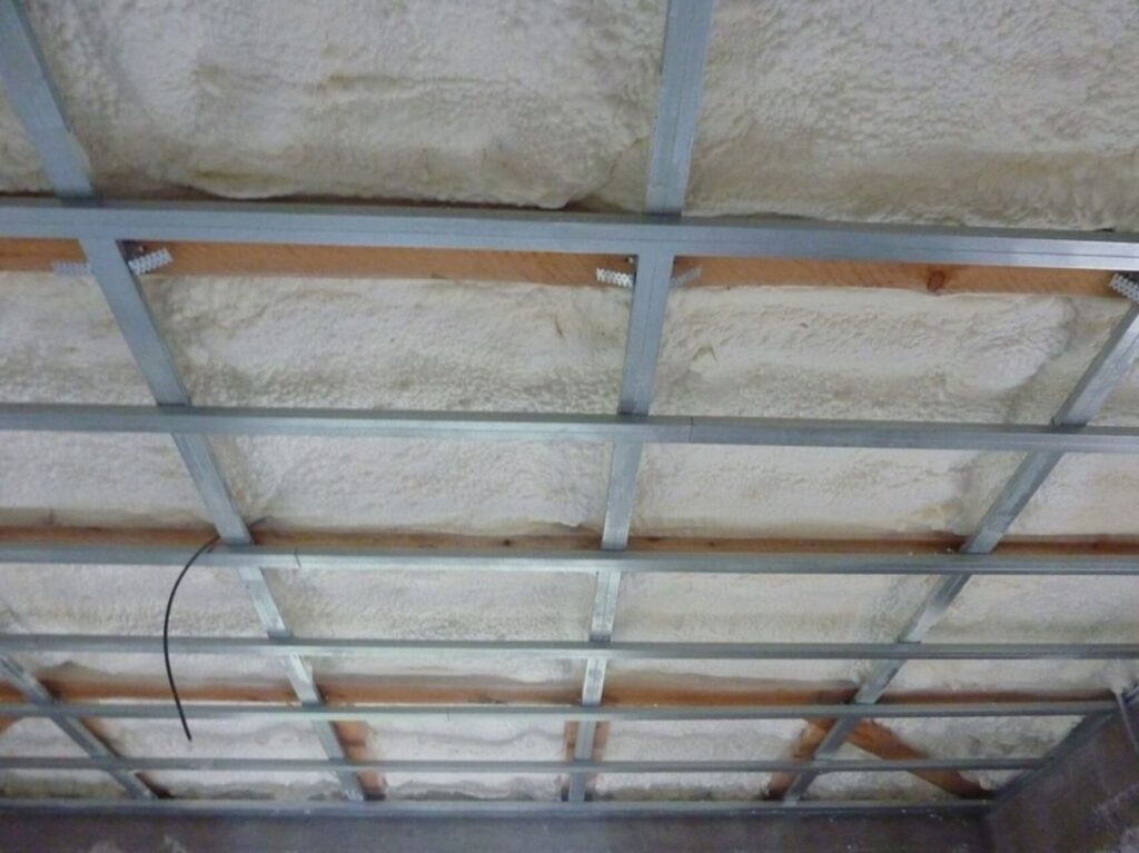 Mäkká pena ako efektívna izolácia stropu v rodinnom dome v Trenčíne