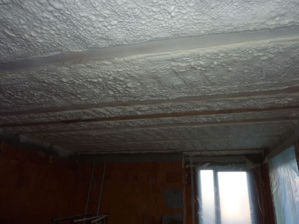 Tepelná izolácia PUR penou v novostavbe rodinného domu v Hlohovci