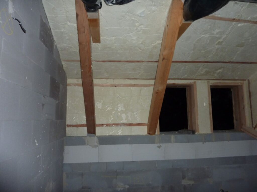 Tepelná izolácia a podkrovia v penzióne v Banskej Bystrici striekanou mäkkou penou