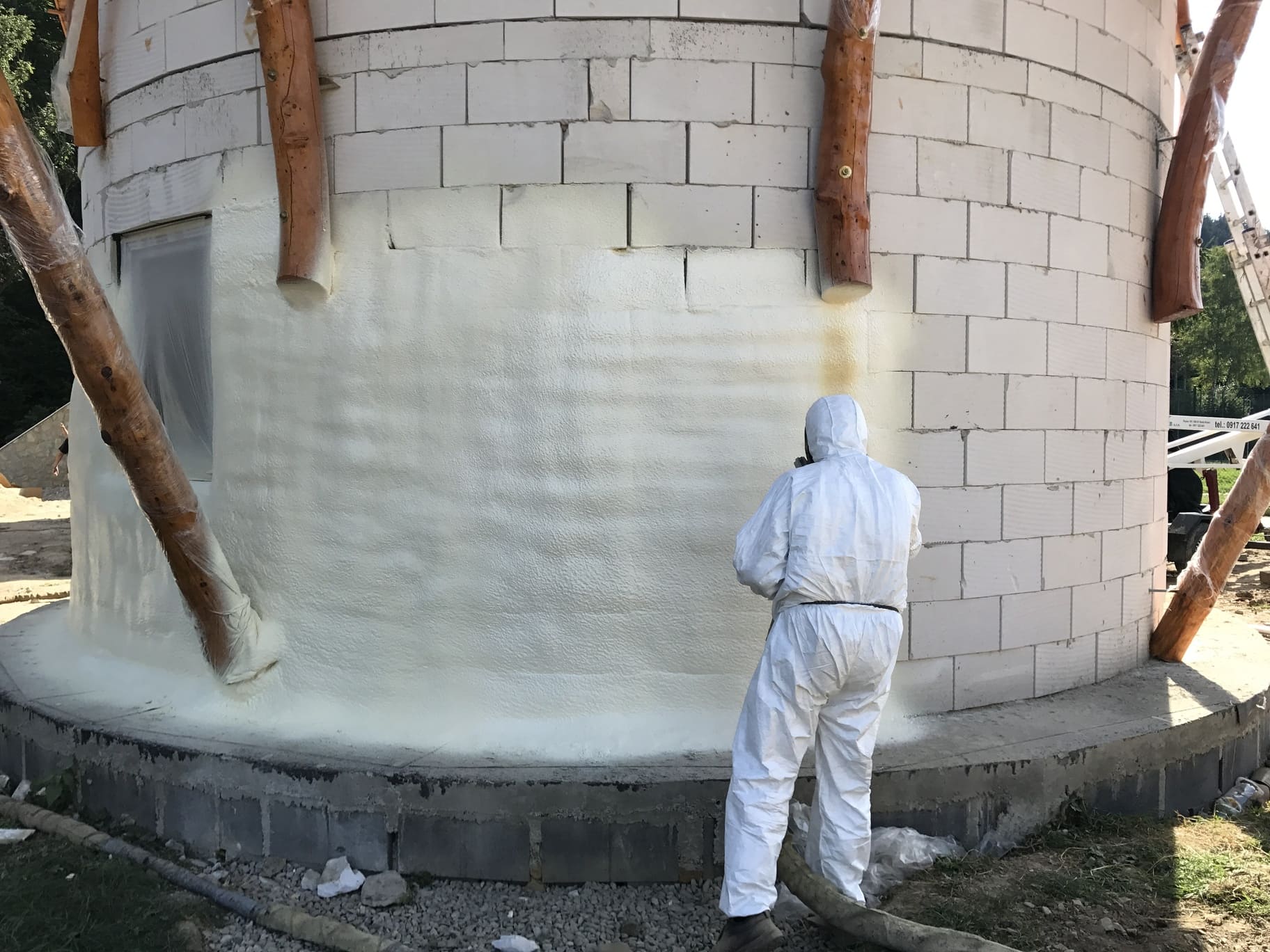 Detail aplikácie striekanej izolácie na rekreačnom objekte v Dolnom Kubíne