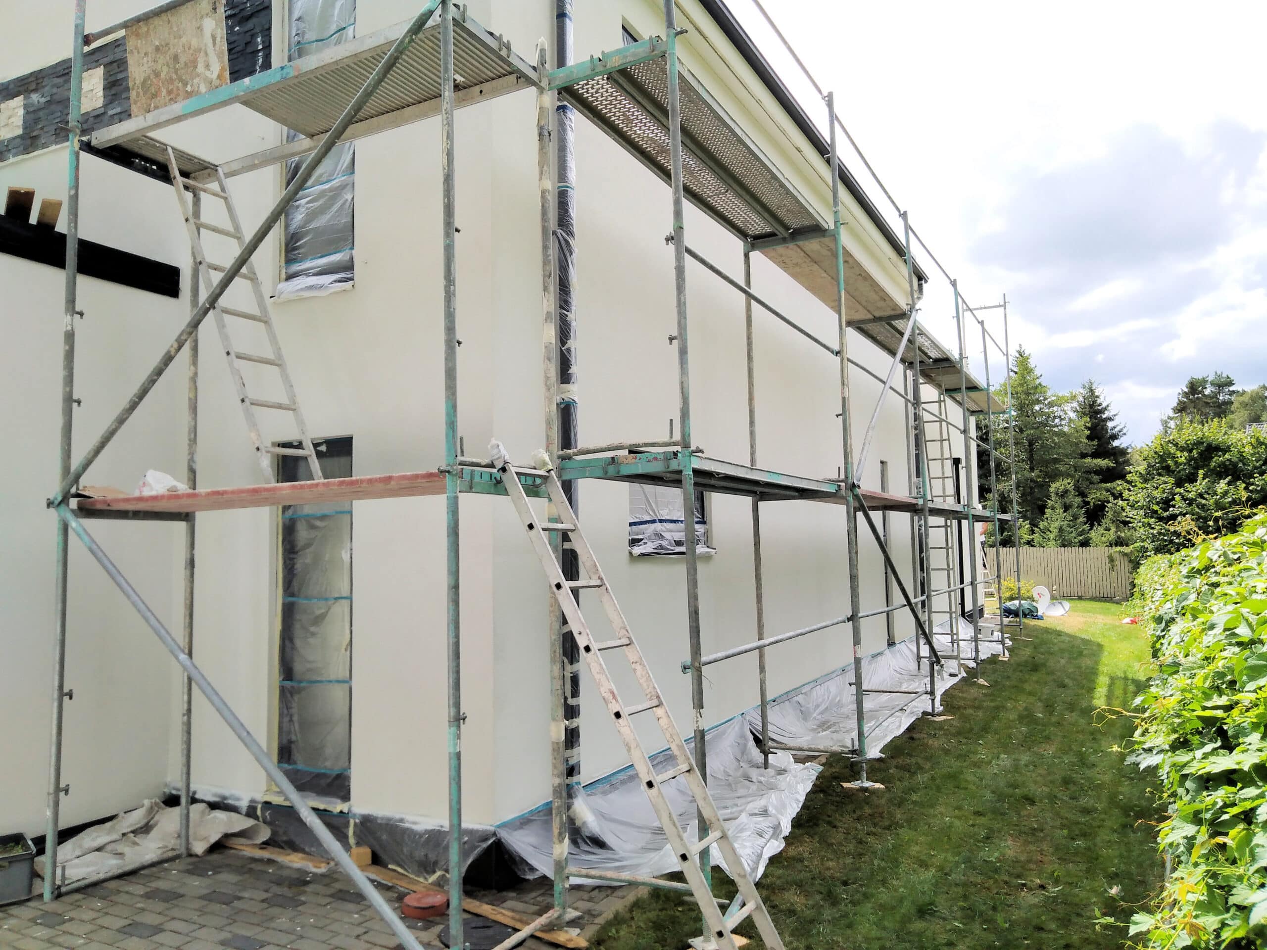 Renovácia fasády rodinného domu z lešenia